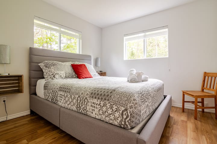 1-ლი საძინებელი (მე-2 სართული)