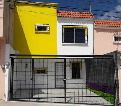 Home for working travelers next to Plaza Alaïa