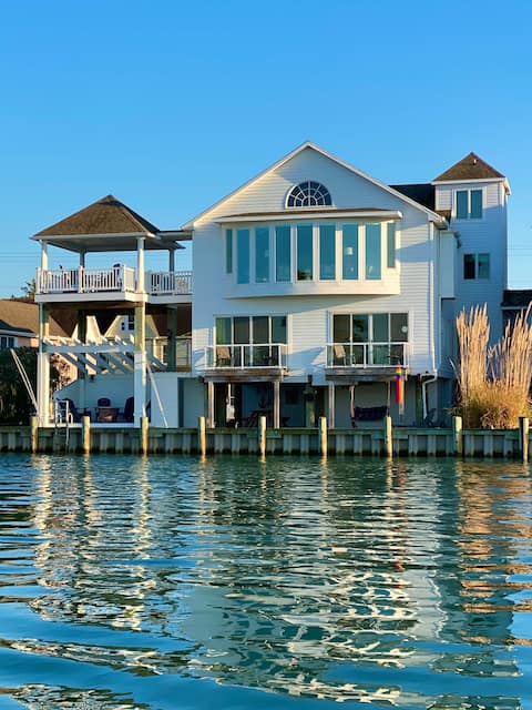 Relax and Enjoy Island Life in Waterfront Home