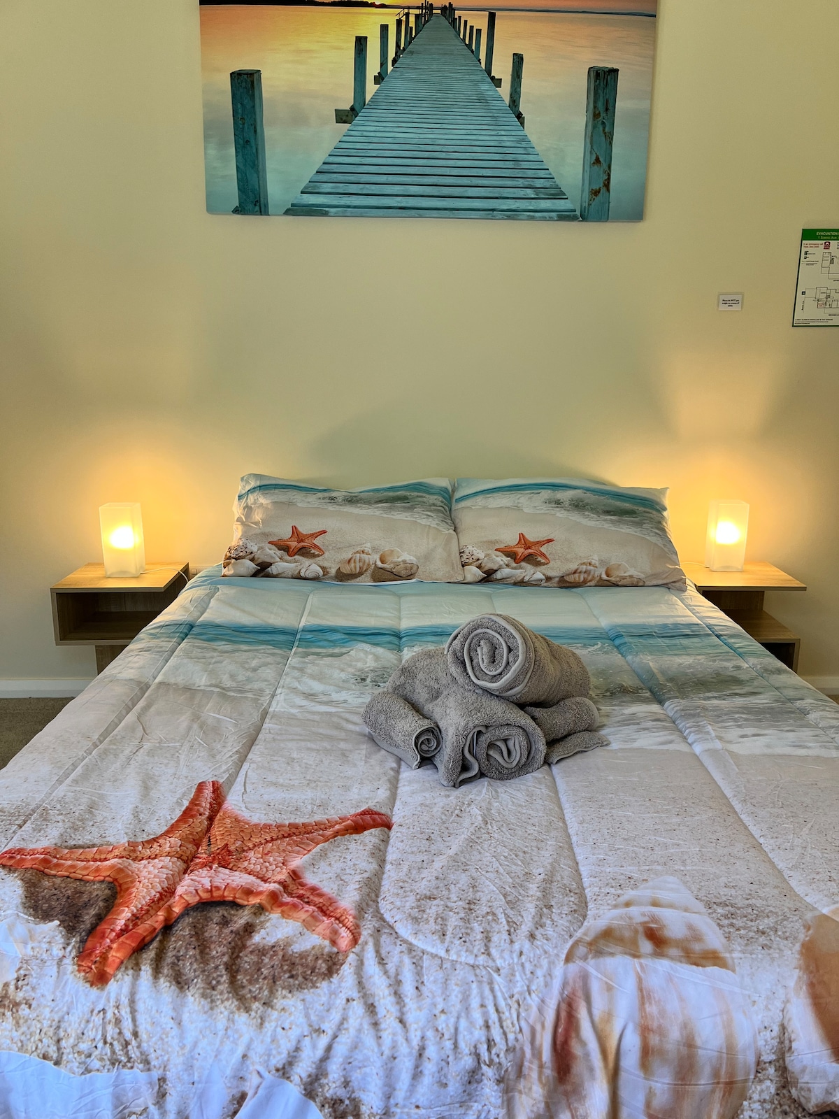 You will come to this breezy bedroom as you first enter the house. It features a queen size bed and plenty of storage in the built in wardrobe. Enjoy soft breezes and the sound of the waves as you fall asleep.