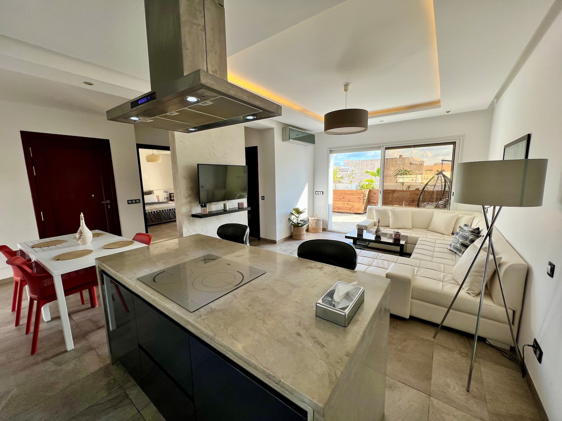 Luxurious Two-Room Apartment with Wooden Terrace – Monastir