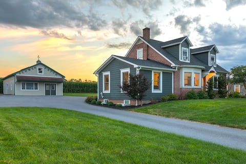 FlowerPatch*Homey & Inviting*5 bdrm/4 bath*Hot Tub