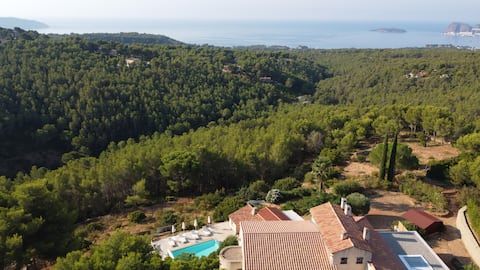 Breathtaking Sea View, Heated Pool, AC & Calanques