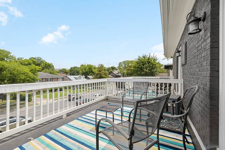 8 Bedroom/6 baths. SleepACrowd! Music Row Songbird gallery image 5