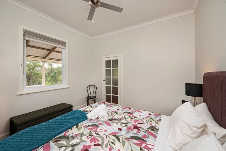 საძინებელი 1