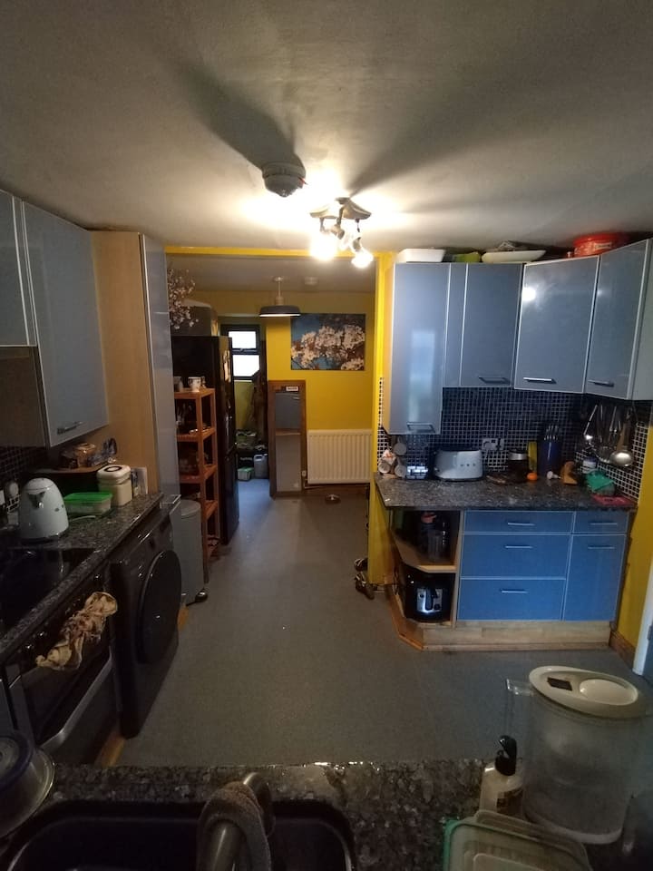 Clean And Bright Room In Comfortable Family Home - Bath