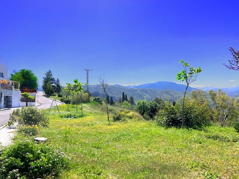 Casa Los Abetos. Close to Alhambra and Sierra Nevada