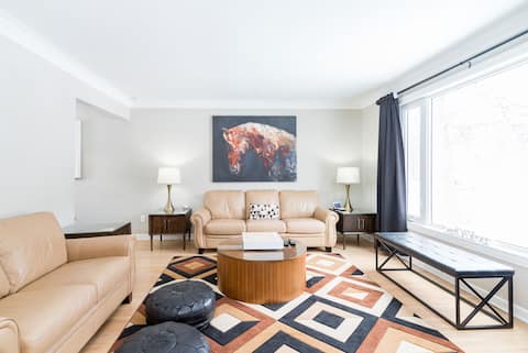 Academy/Wellington, 5 beds, 4 Big TV's, parking