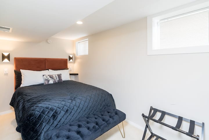 We hope you are supremely comfortable in any of our rooms at the Academy. We aim to please and look forward to meeting you sometime soon! 
This is a new listing for us, so we are constantly looking for ways to making your experience unforgettable.