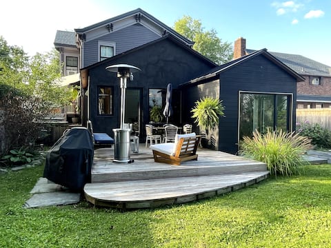 Antique Uptown Charmer w/ Five-Star Modern Kitchen