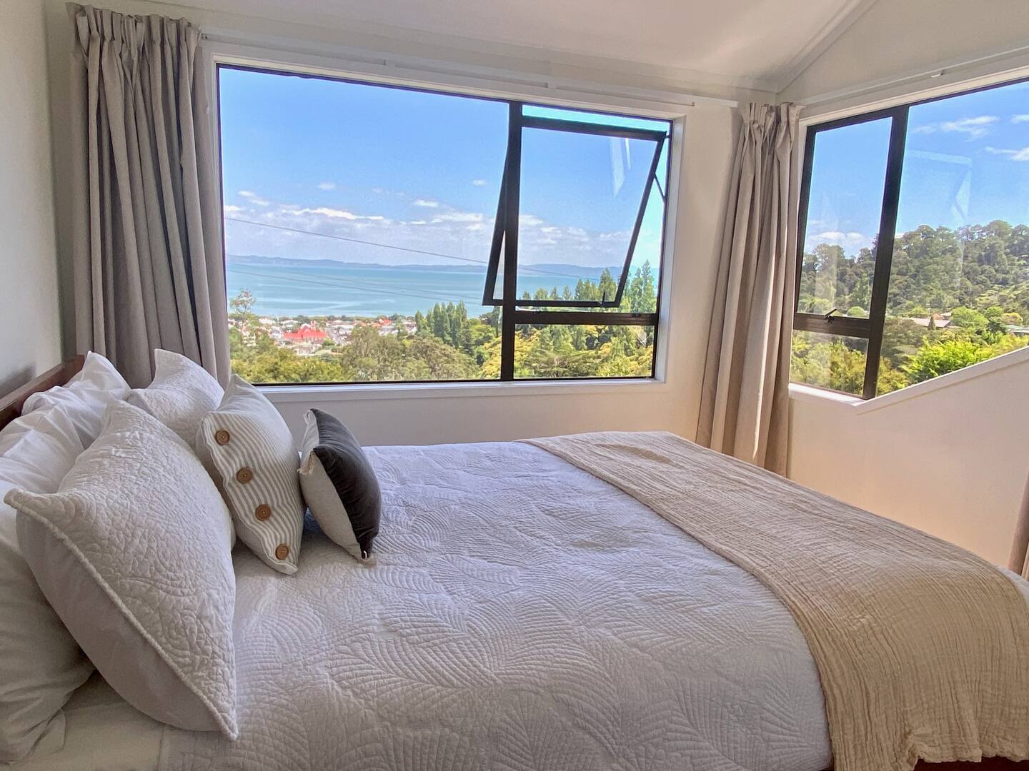 Fantail Hill - Guest Suite- Stunning Coastal Views 2