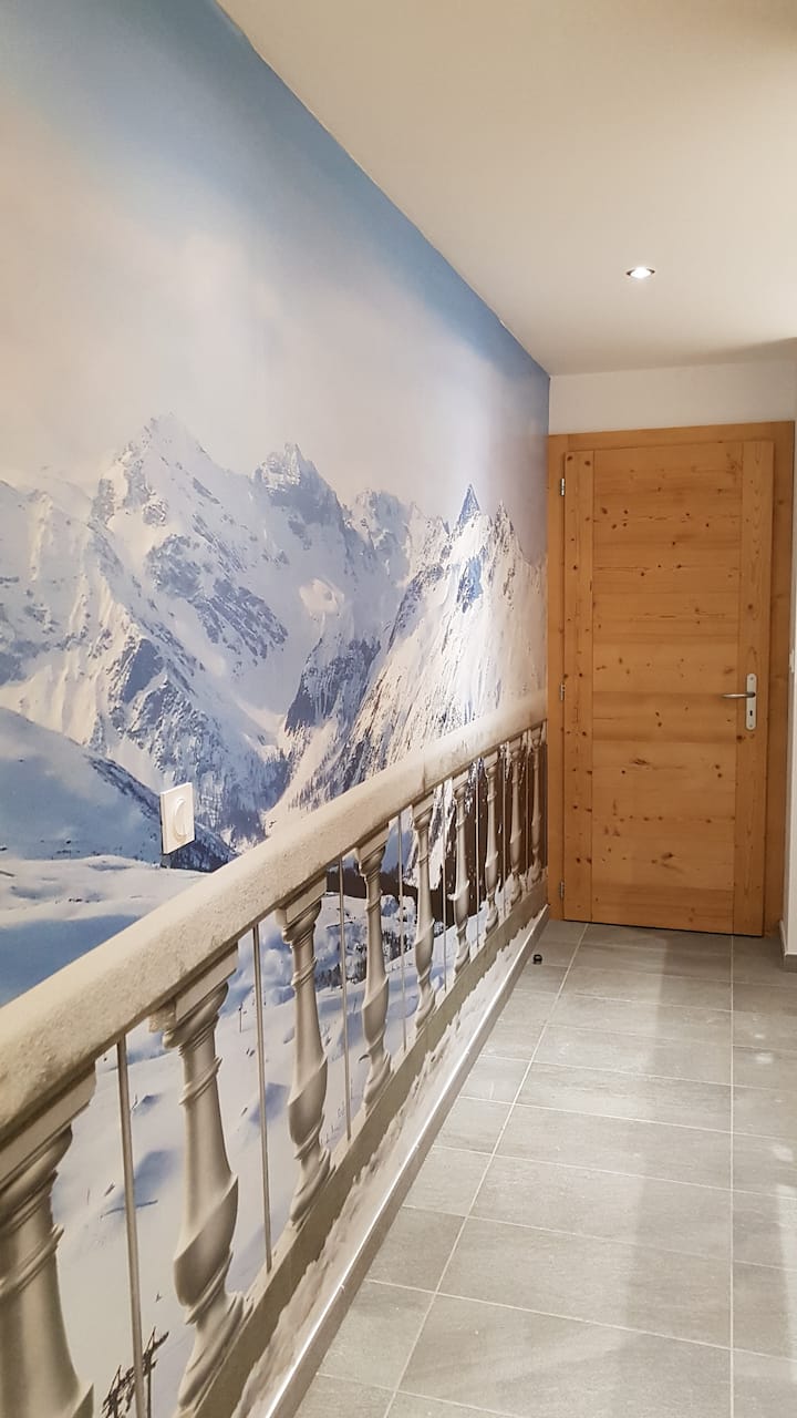 dhomë gjumi e jashtme pa dritare, poster malor