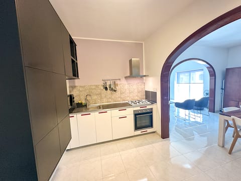 MAISON SOLEIL Tarxien {your home by the airport}