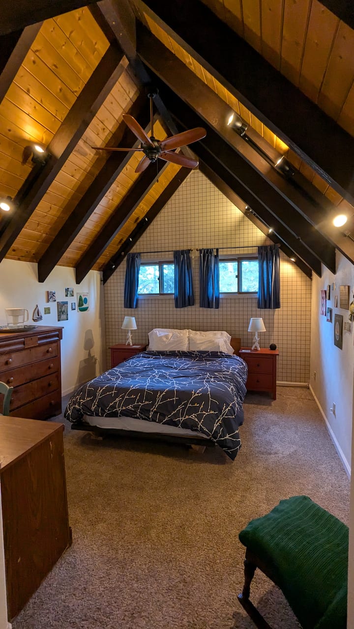 Cedar sauna suite, upstairs level of Guest Home. Separate master bedroom with private bathroom and sauna. 