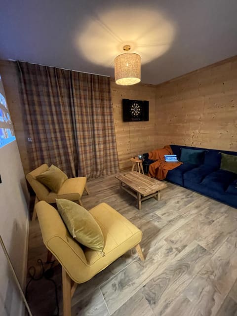 NEAR SLOPES, LARGE CHALET, SOUTH FACING