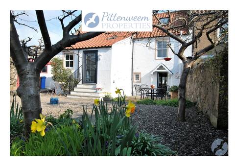 Wood's Neuk-stunning character cottage, East Neuk
