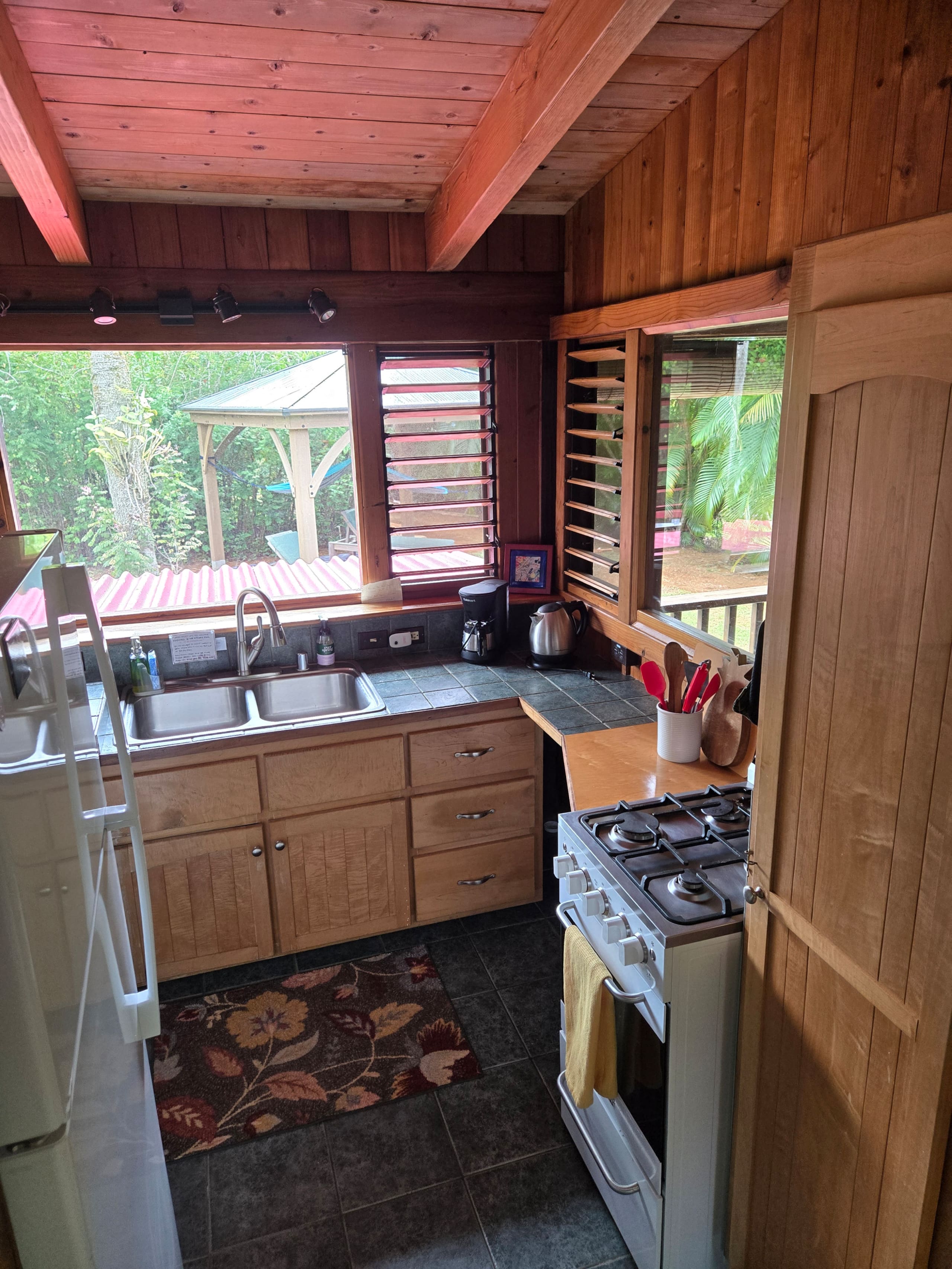 Private free-standing Cottage,Hot Tub,Walk 2 Beach - Main photo