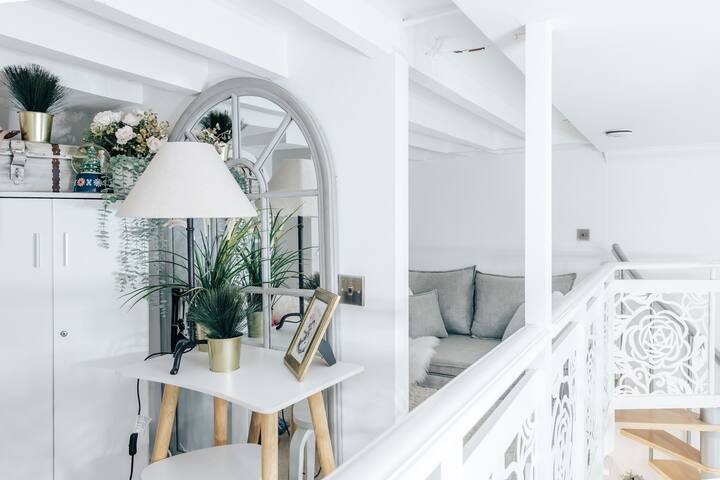 Prime Notting Hill – 3 bed, 2 bath, 2 terraces gallery image 3