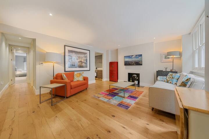 Beautifully presented 2 bedroom with garden