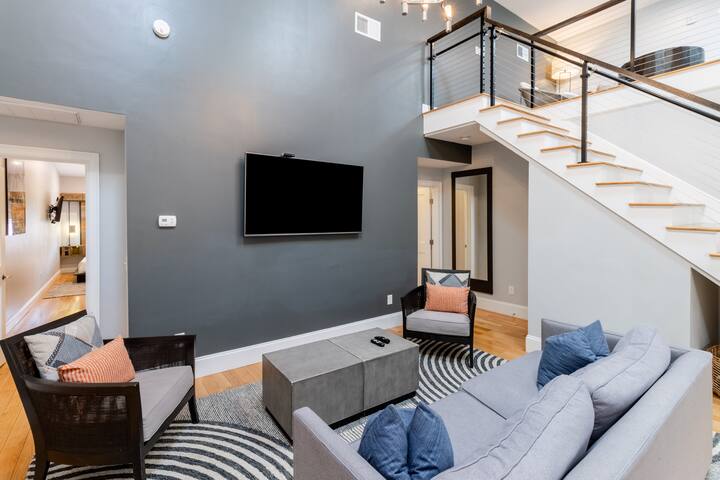Modern Condo w/Loft and Kitchenette on Thames St gallery image 4