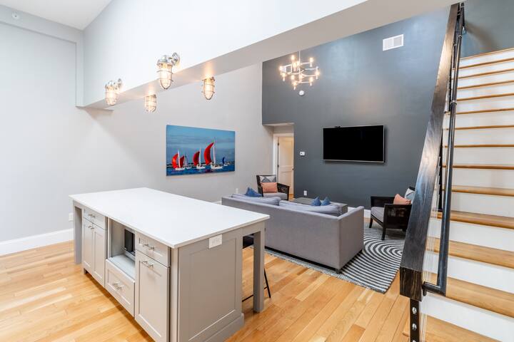 Modern Condo w/Loft and Kitchenette on Thames St gallery image 2