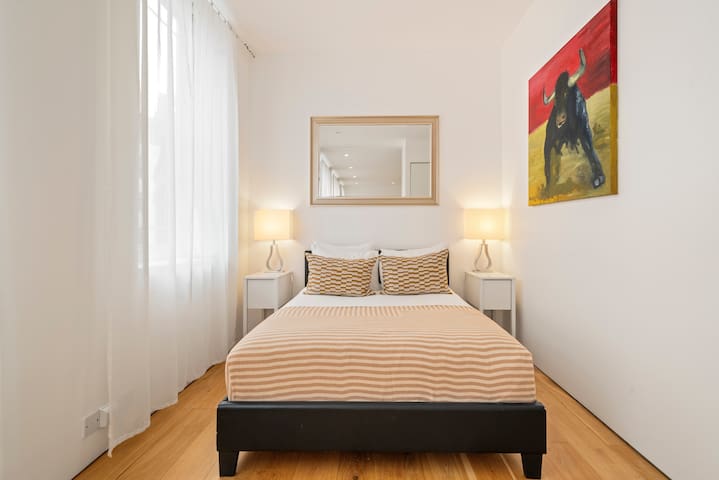 Heart of London | Oxford Circus | 2Bed2Bath | Lift gallery image 2