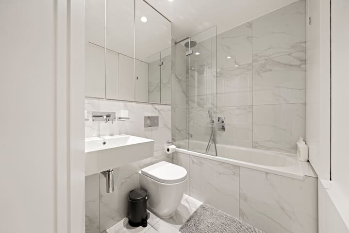 Heart of London | Oxford Circus | 2Bed2Bath | Lift gallery image 3