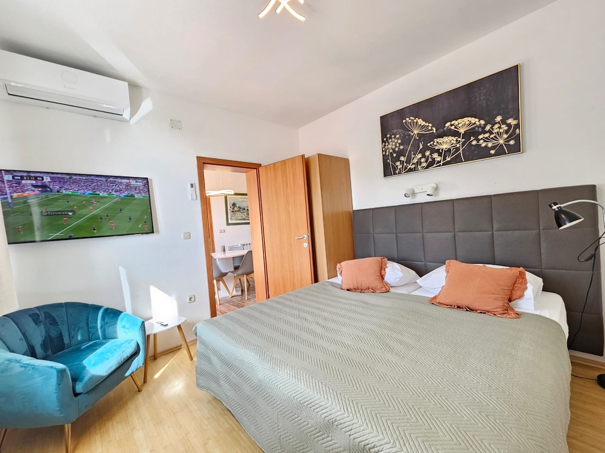 Ap7 · Family apartment with balcony partial seaview