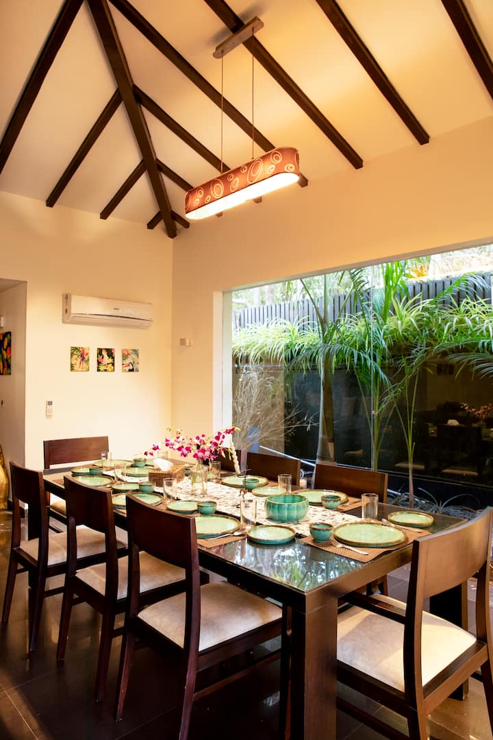 Dining area image 1