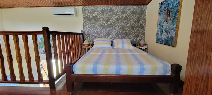 cama doble, en el altillo