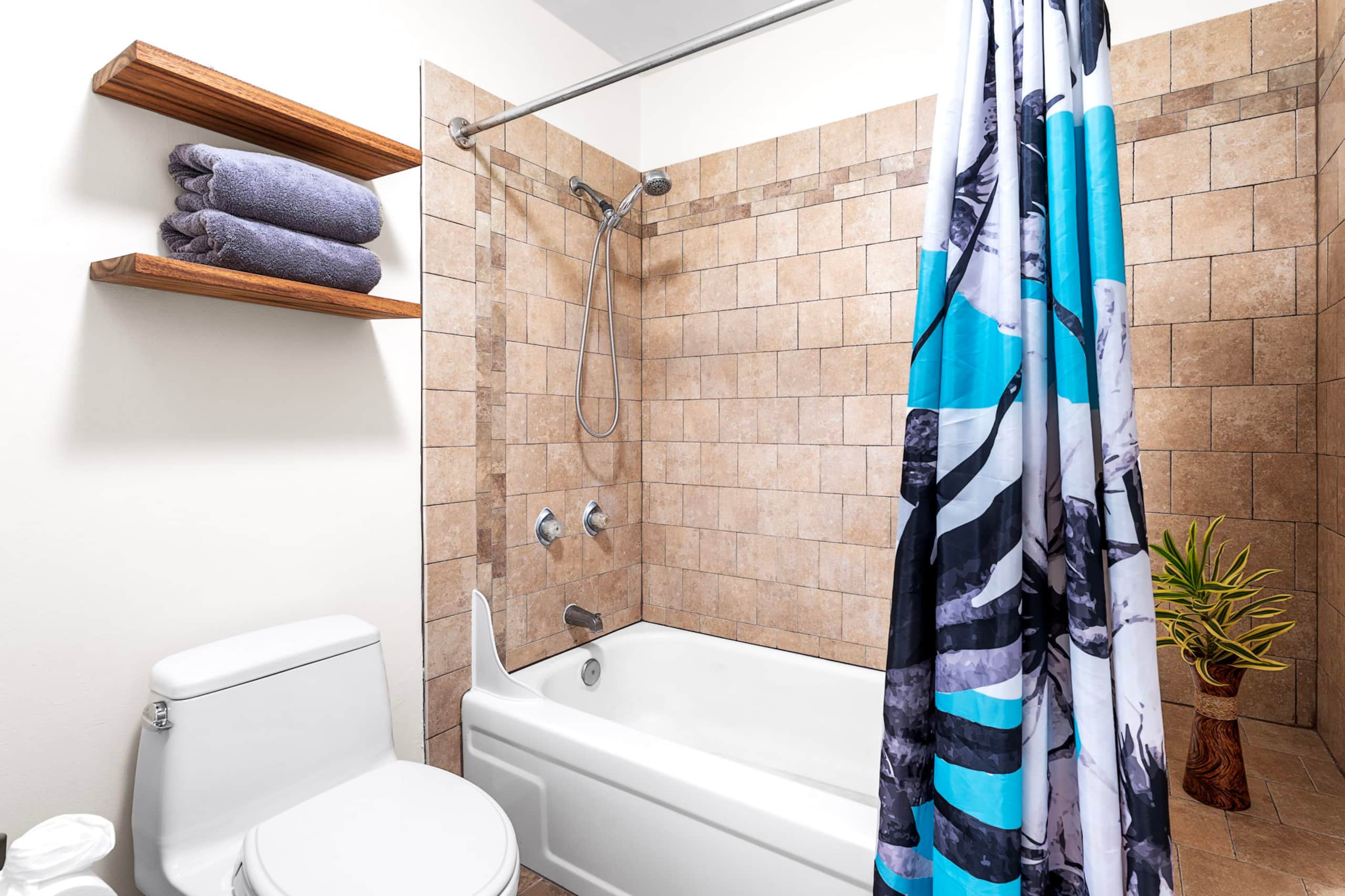 Condo in Kailua-Kona · ★4.96 · 3 bedrooms · 4 beds · 3 private baths - Image 29
