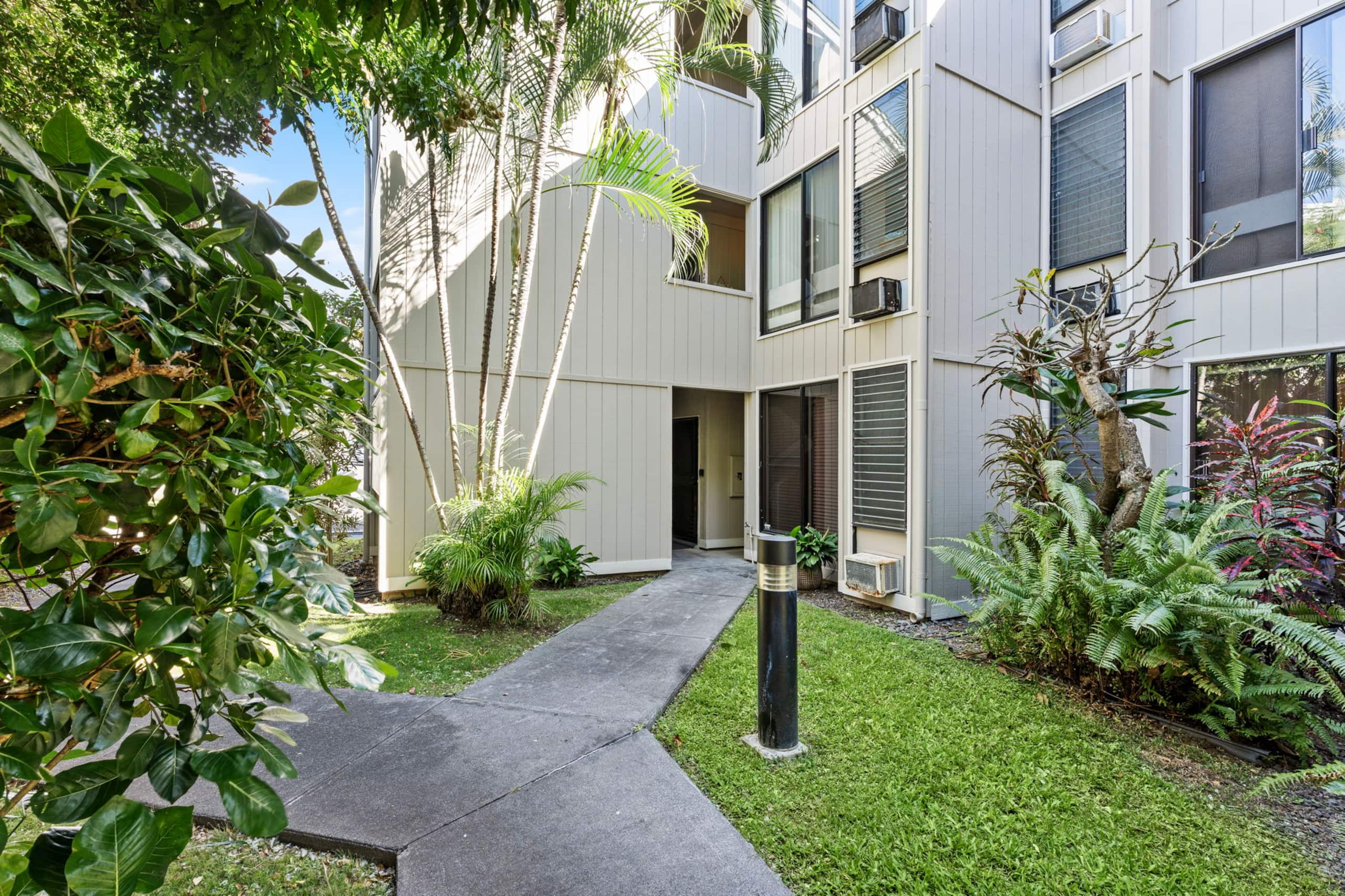 Condo in Kailua-Kona · ★4.96 · 3 bedrooms · 4 beds · 3 private baths - Image 43