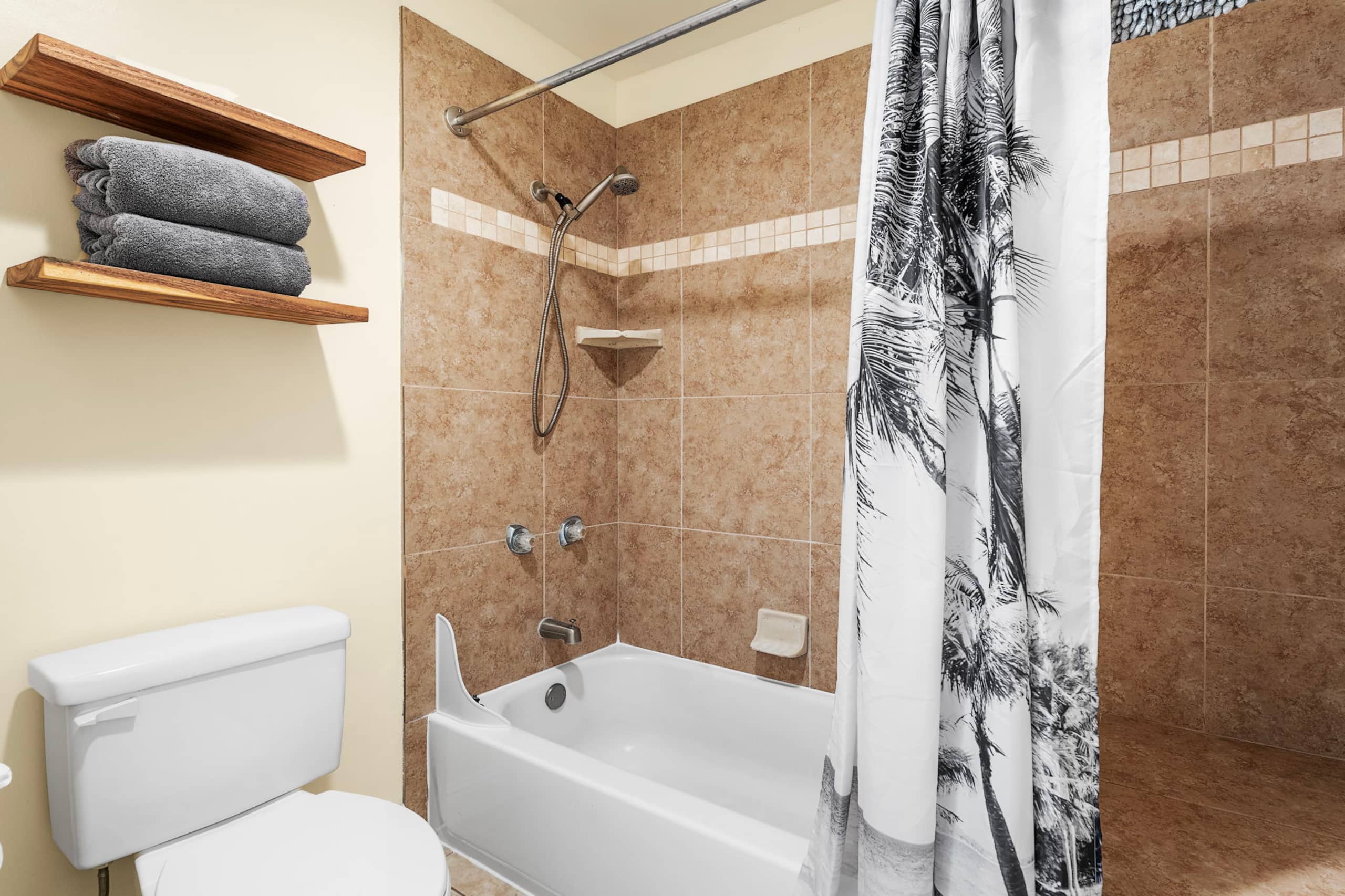 Condo in Kailua-Kona · ★4.96 · 3 bedrooms · 4 beds · 3 private baths - Image 31