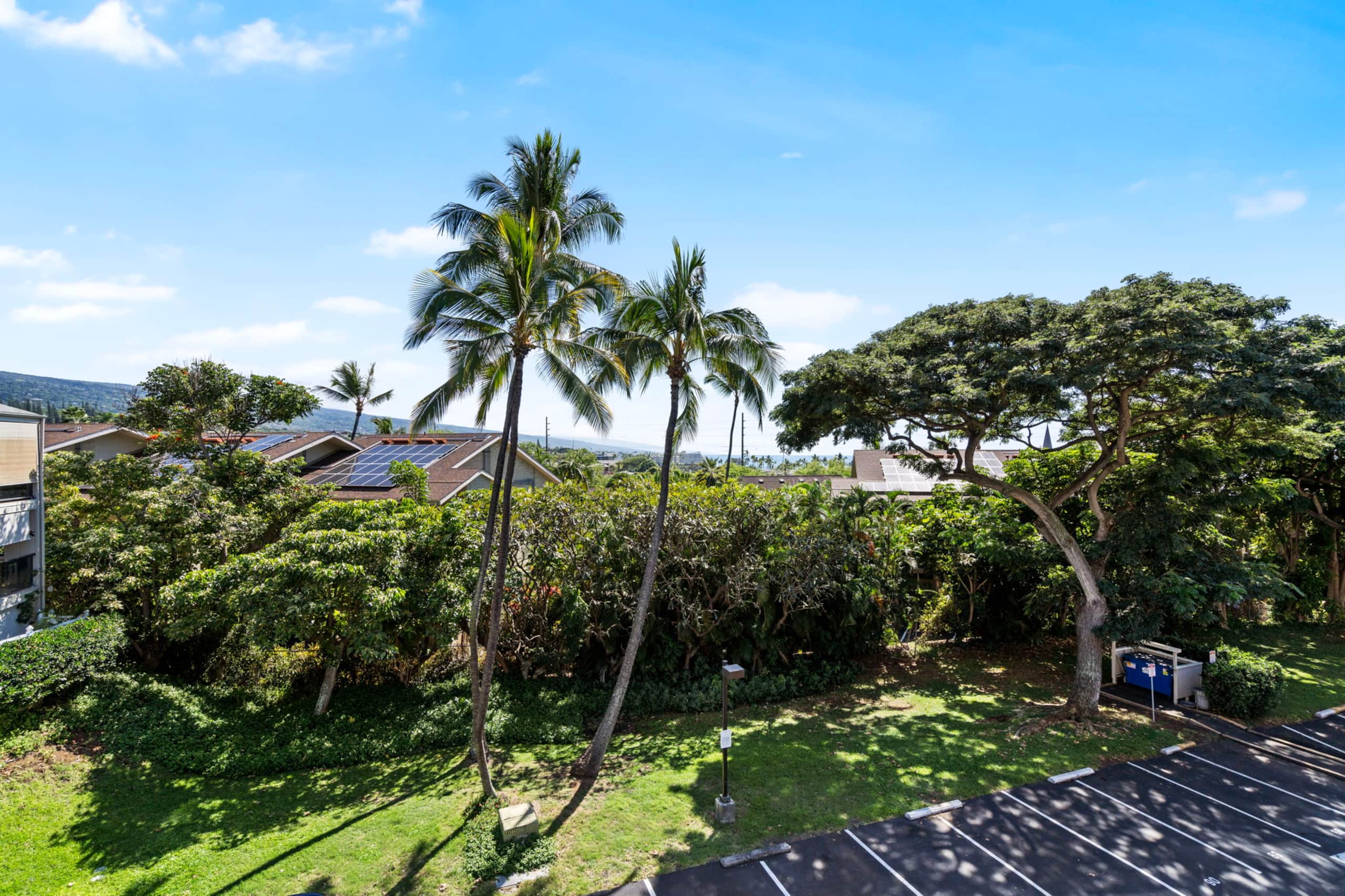 Condo in Kailua-Kona · ★4.96 · 3 bedrooms · 4 beds · 3 private baths - Image 37
