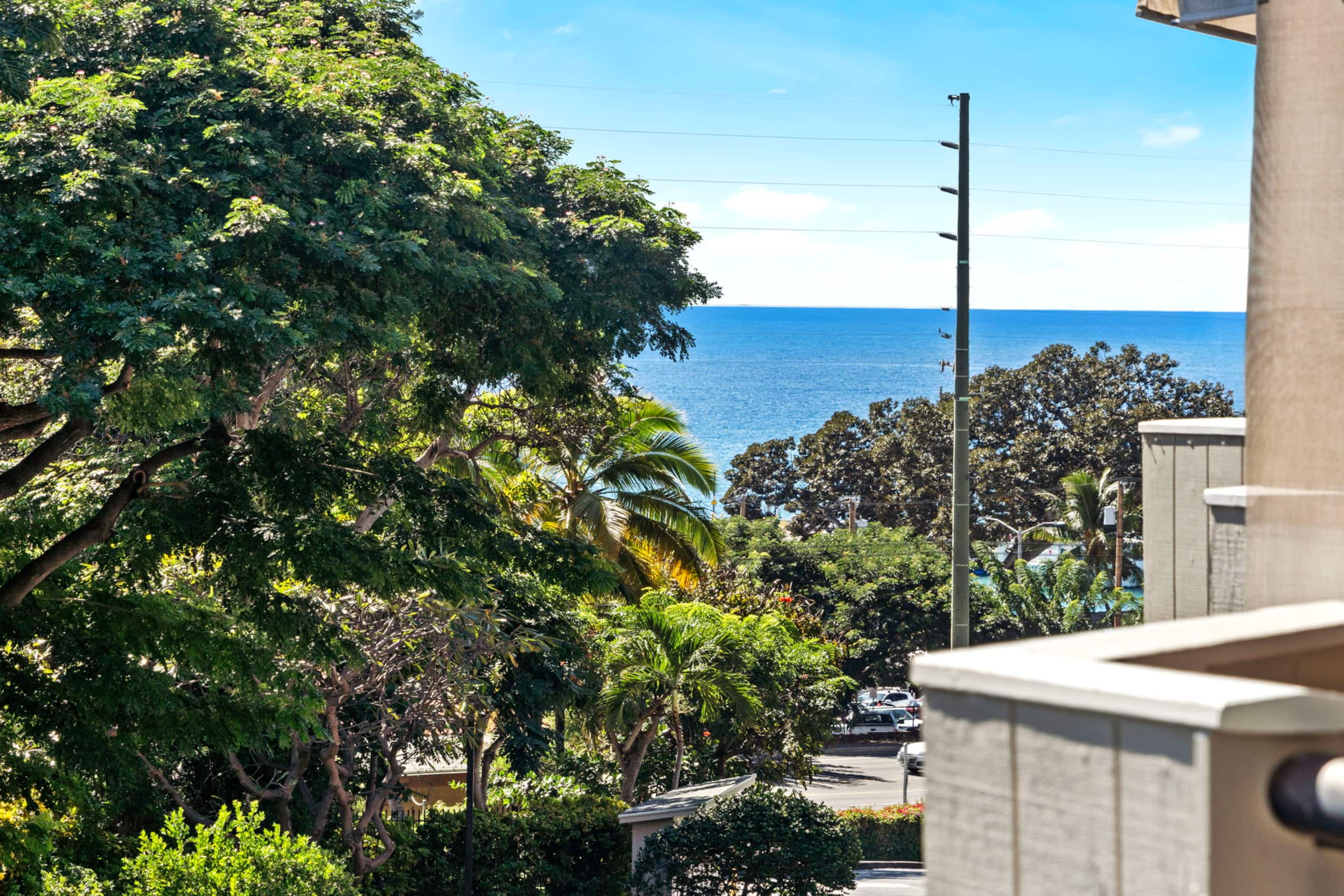 Condo in Kailua-Kona · ★4.96 · 3 bedrooms · 4 beds · 3 private baths - Image 39