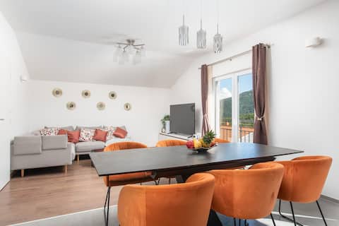 Popular Airbnb listing: Holiday house Kristina with heated Pool, near Omis in Grad Omiš