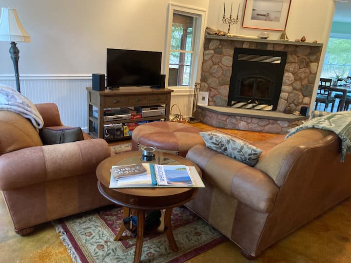 Lazy Feather Cottage - Bayfield, WI