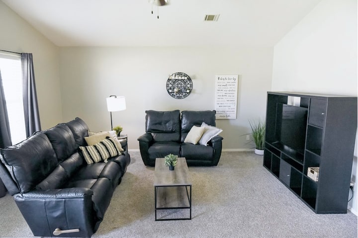 Friendly Modern 3br House Near Pioneer Woman - Bartlesville, OK