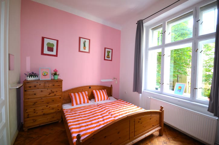 3 BDR cosy apartment in the city center (9 pax)