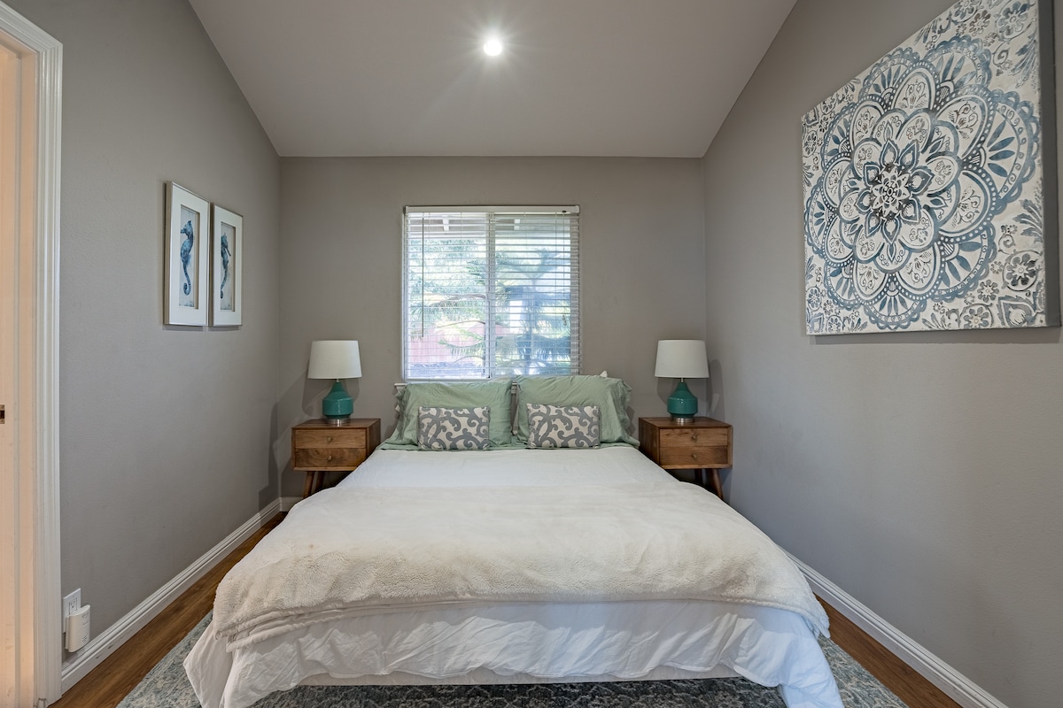 ห้องนอน 7 พร้อมห้องน้ำในตัวในส่วนต่อเติมที่เชื่อมต่อกัน 