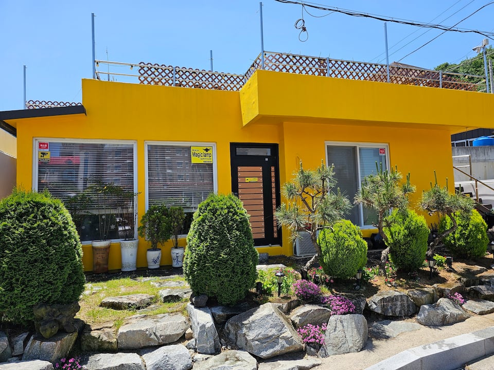 Top-earning Airbnb listing in Mokpo-si, 3 bedrooms
