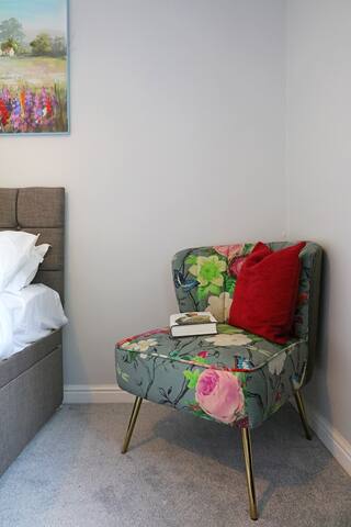 Spacious 4BR City Centre Apartment w/ Free Parking gallery image 4