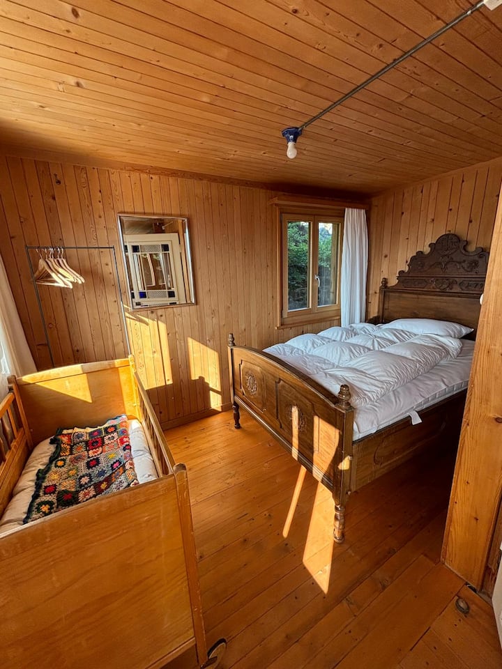 חדר שינה/משרד בקומה 2 עם מיטת יחיד (1.40מ ') מיטת הזזה.