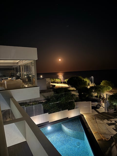 Seafront Moonlight villa with panoramic views