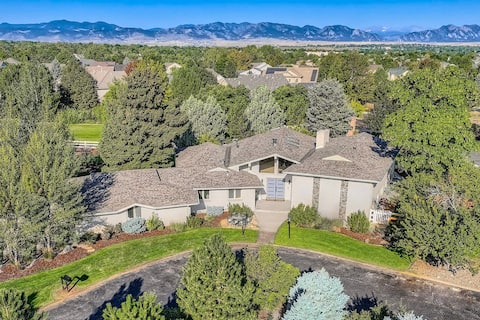 Mid-Century Escape | Sleeps 22 + Hot Tub & Games