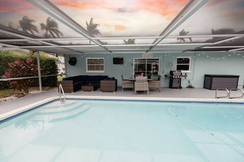Huge Heated Pool/Fully Stocked/Prime Location