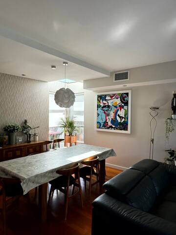 Modern family entertainer: pool, beach & cafes gallery image 5