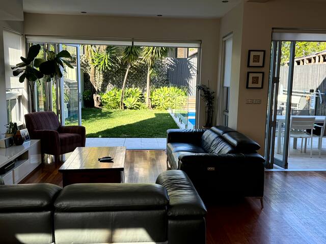 Modern family entertainer: pool, beach & cafes gallery image 4