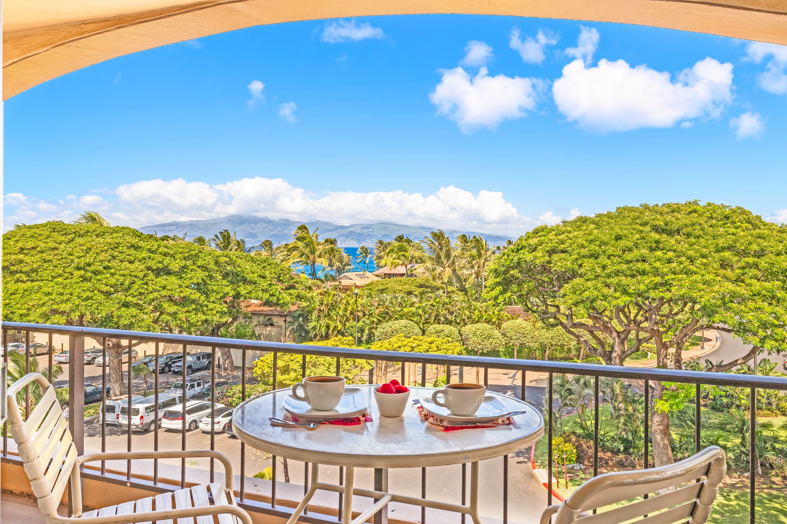 Condo in Lahaina · ★4.88 · 1 bedroom · 2 beds · 1 bath - Image 2