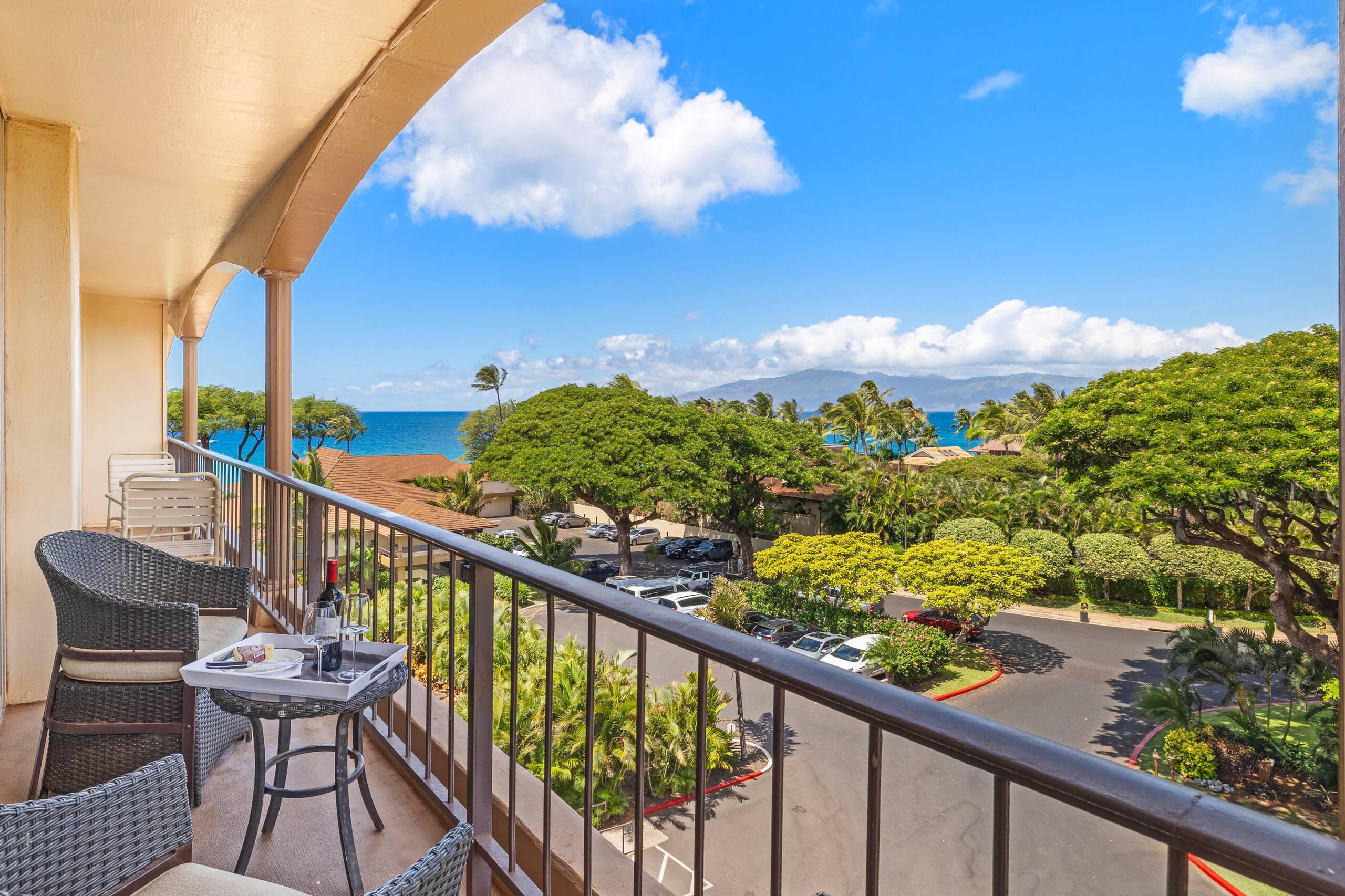 Condo in Lahaina · ★4.88 · 1 bedroom · 2 beds · 1 bath - Image 9